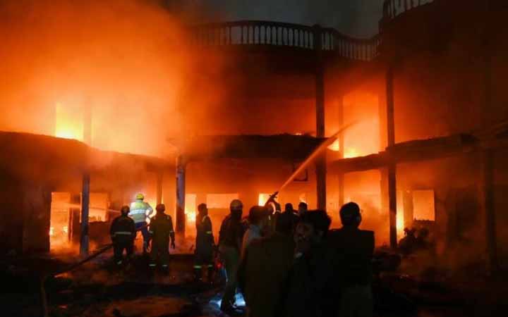 আগুন লাগলে ধোঁয়া থেকে বাঁচার উপায়